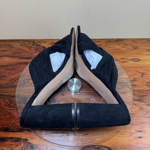 NEW Adrienne Vittadini Genie Crossover Sandal in black microsuede - Picture 13 of 15